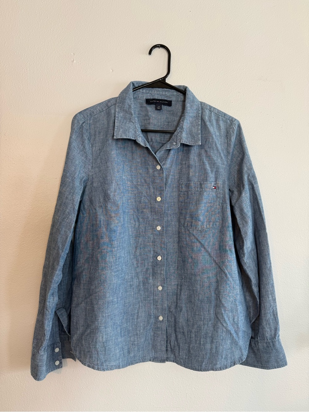 Tommy Hilfiger Chambray Denim Look Button Down - size L